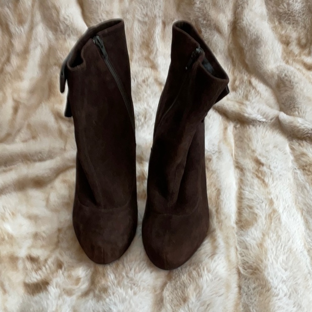 High heeled bootie